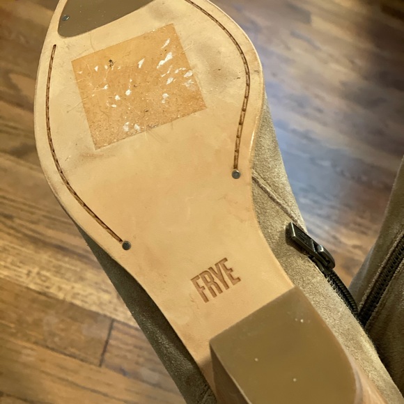 Brand New FRYE booties sz 10M - Picture 4 of 4